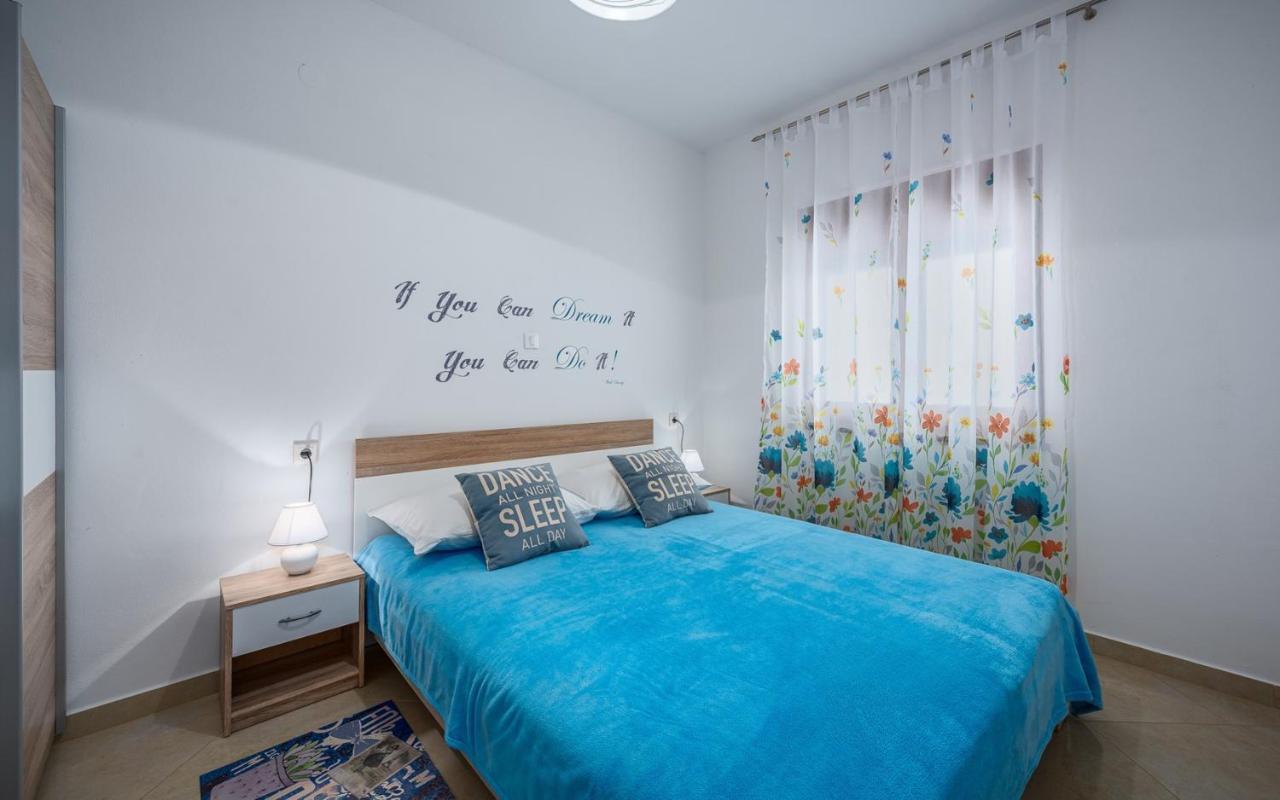 The Willow Garden Apartment House Marčana 外观 照片